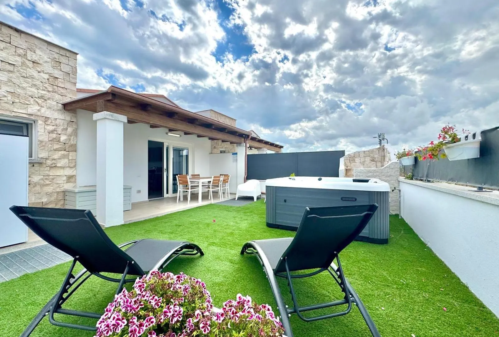 Villa With Jacuzzi - Joy Collection Àrbatax Casa vacanze
